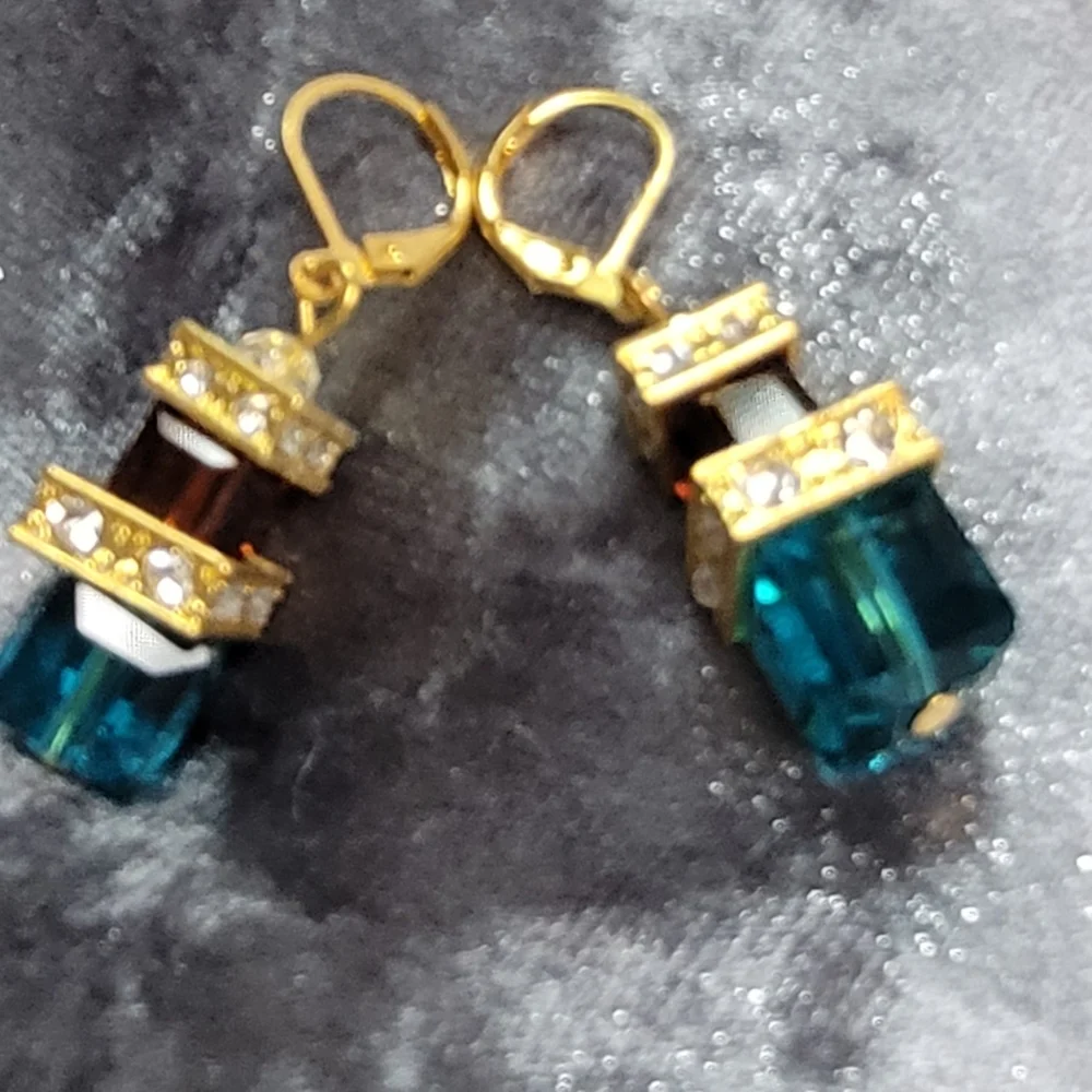 Blue Square Inlaid Zircon Earrings - Picture 5 of 5